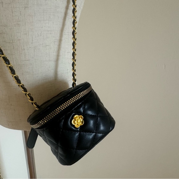 Girls kids black quilted chain ruched crossbody bag - Picture 3 of 9